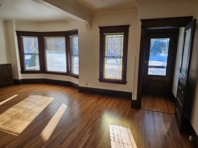 Photo - 1902 E Newberry Blvd