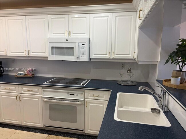Photo - 1717 N Bayshore Dr Unit A-2254