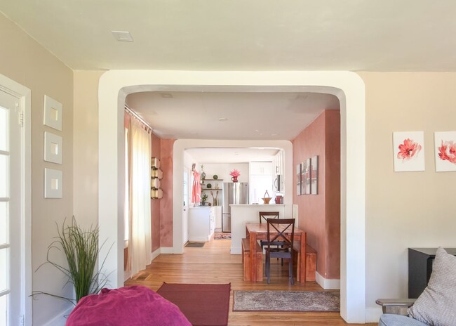Photo - 1450 Hawthorne Way