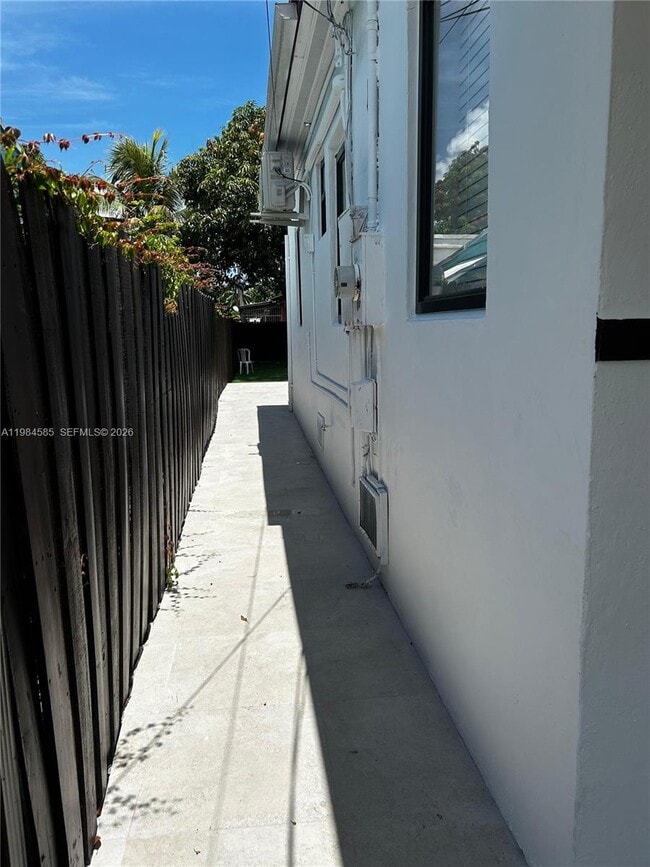 Photo - 801 NW 35th Ave Unidad 1