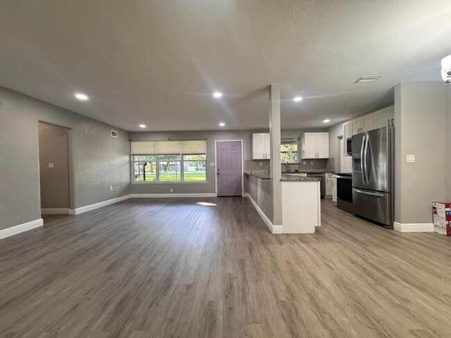 Photo - 3/2 with Bonus Room in South Daytona