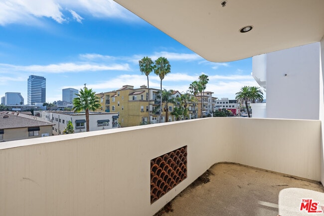Building Photo - 1246 Armacost Ave Unit 301 Rental