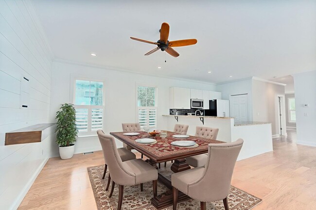 Building Photo - Stylish Park-Circle Home with Modern Upgra...