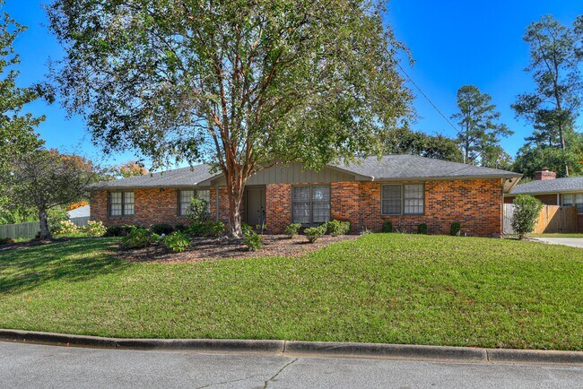 Photo - 3137 Edinburgh Dr