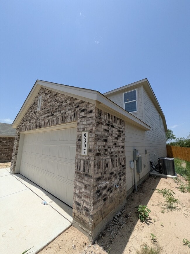 9307 Campbell Wy