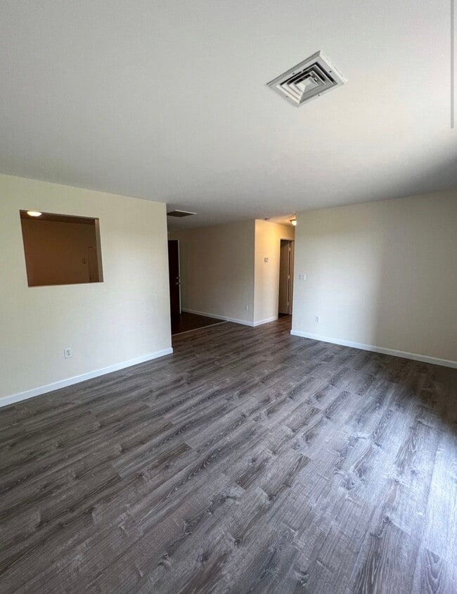 4000 N Main St