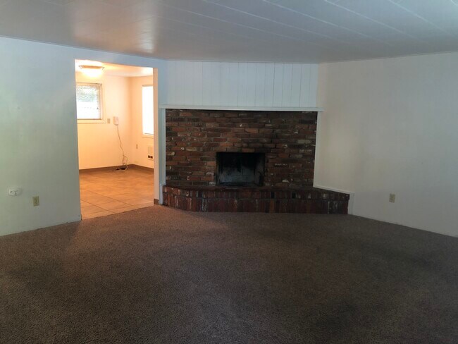 Photo - 450 NW Larry St Unidad Lower