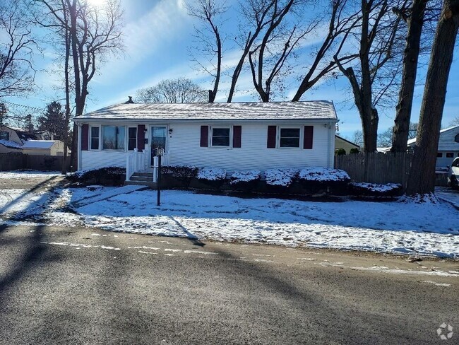 Building Photo - 16 Fyffe Ave Rental