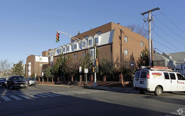 Primary Photo - 289 Highland Ave