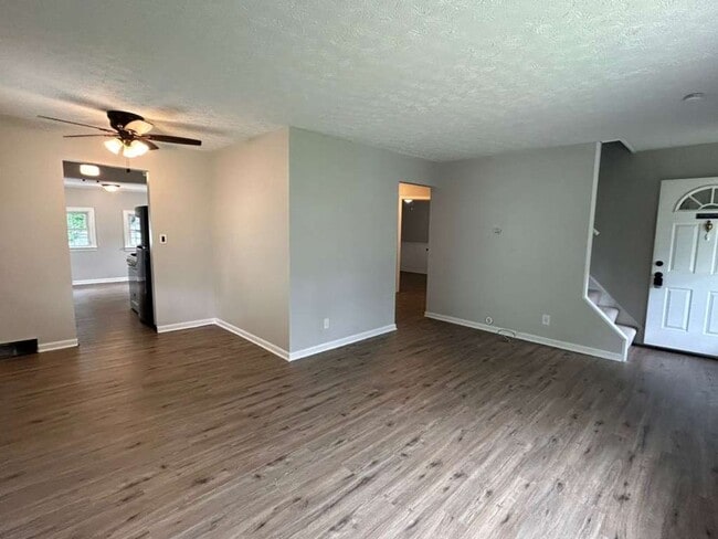 Photo - 26901 Farringdon Ave