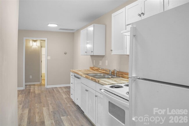 Photo - 300 E Gold St Unidad 3