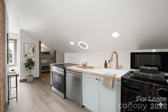 Photo - 8478 Rocky River Rd