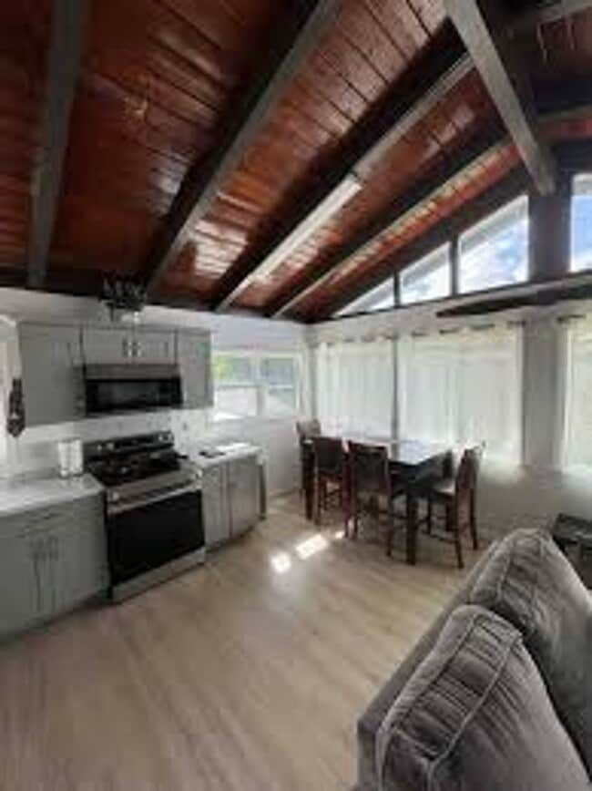 Photo - Upstairs 2 bedroom duplex in Kaneohe! 2 parking!