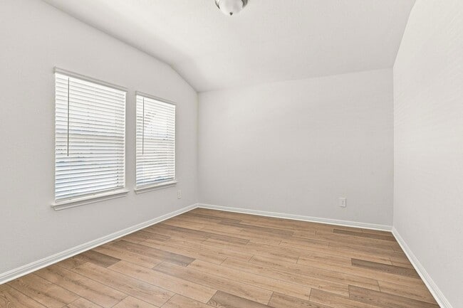 Photo - 180 Coopers Hawk Crst