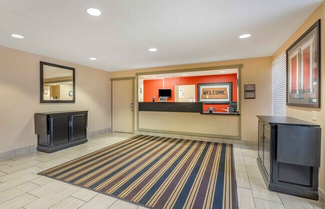 Furnished Studio-Chicago - Lombard - Yorktown Center