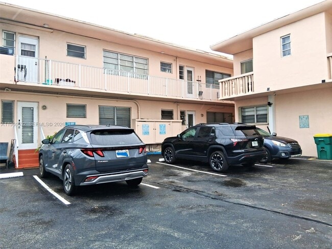 Photo - 7860 Harding Ave Unidad 4B