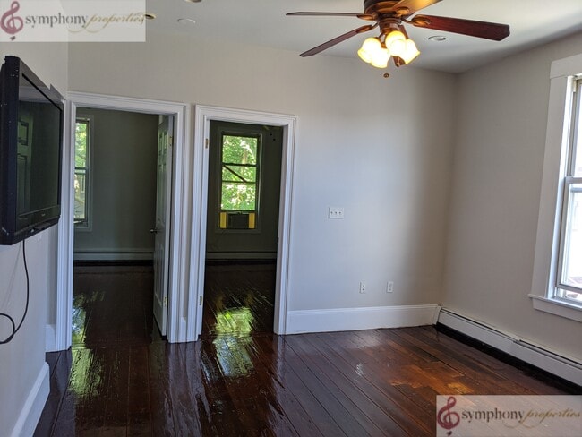 Photo - 717 Parker St