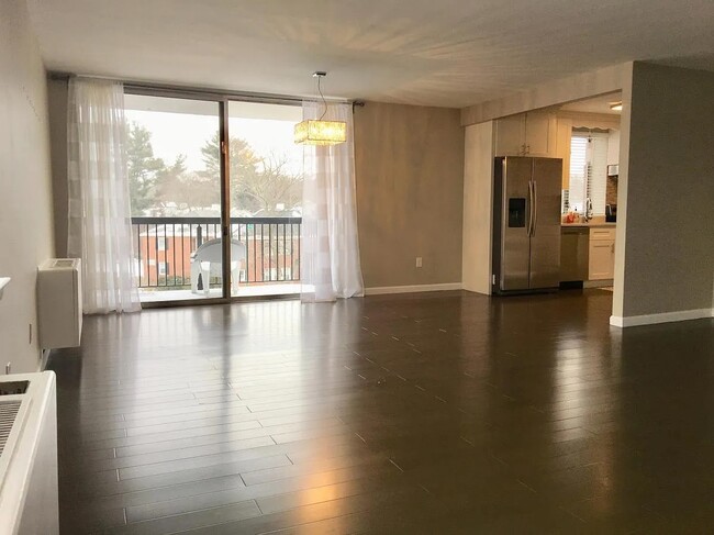 Photo - 20 Hammond Pond Pky Unidad 308 Rental