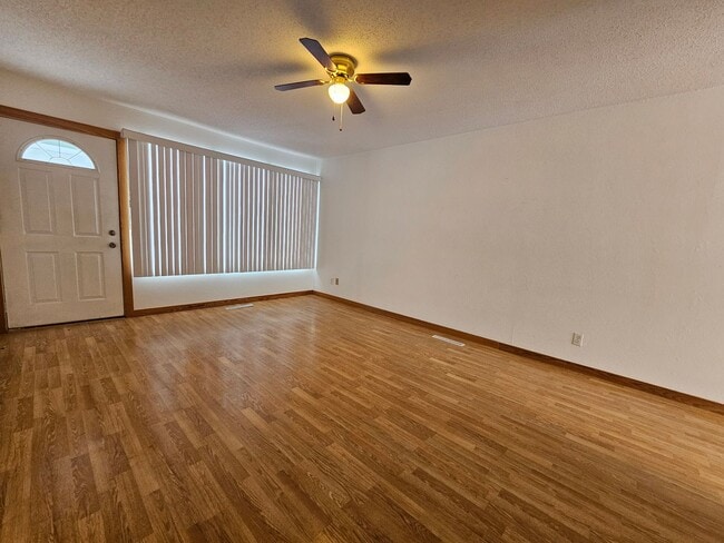 Photo - NW 3 Bedroom 1 bath, Large Fenced Yard, 1 Stall Garage