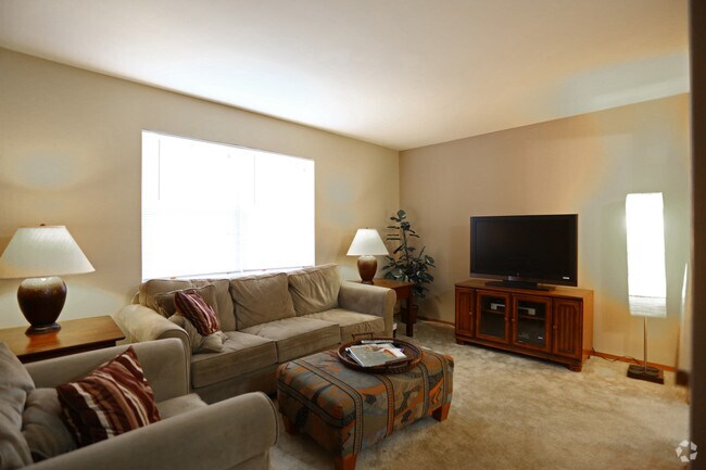 2BR, 1BA - 800 SF