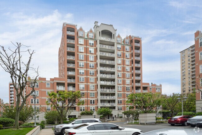 65 Oceana Dr E - 100-150 Oceana Dr W