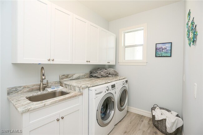 Photo - 1480 Curlew Ave