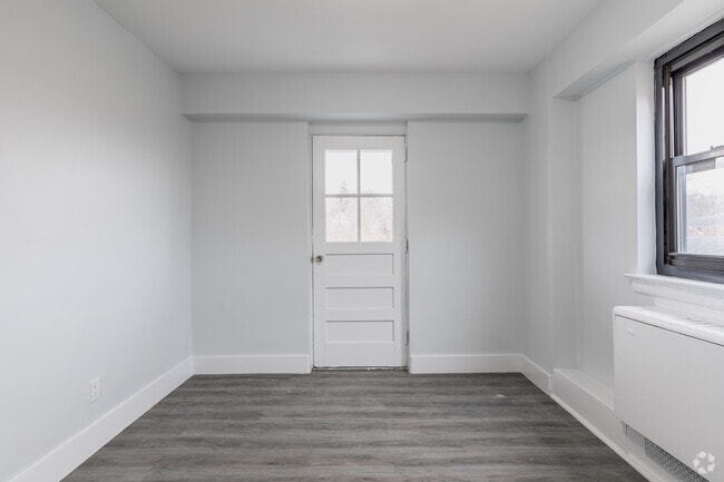 Spare Room - South Orange Towers