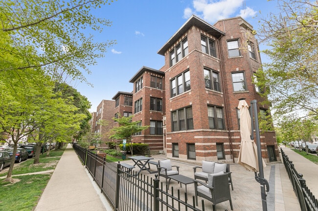 Building Photo - 7663 N Rogers Ave Unit 3