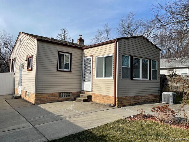 Photo - 4402 Woodland Ave