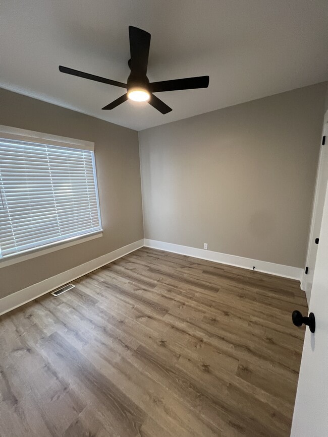 Photo - 724 Custer St