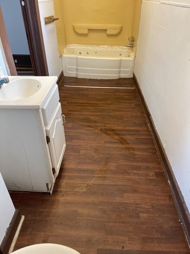 Photo - "Charming 2-Bed Home with Hardwood Floors in Laurens, SC!"