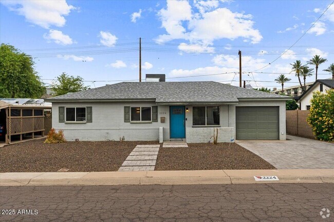 Building Photo - 2224 E Sells Dr Rental