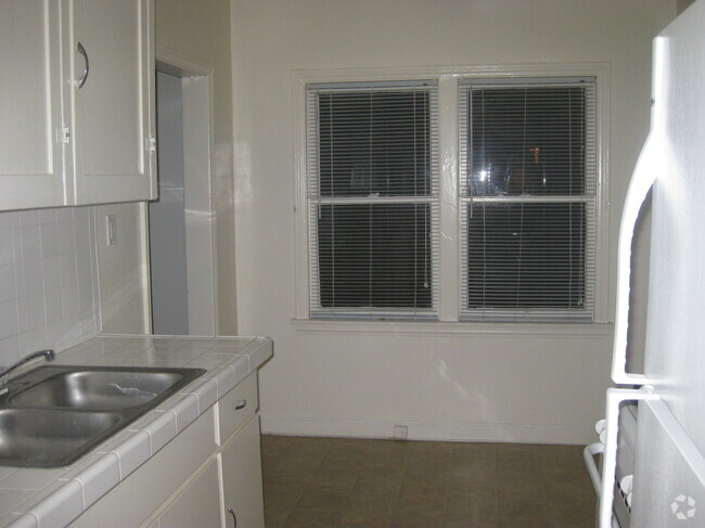 Building Photo - 1350 Carmona Ave Unit 3 Rental