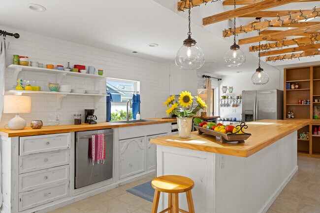 Photo - 425 10th Ave