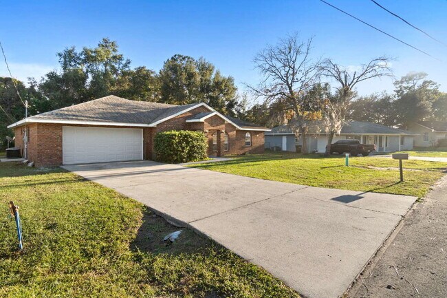 Photo - Spacious 3-bed/2-bath Home for Rent in Sil...