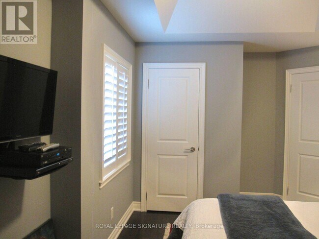 Photo - 18b Algoma St