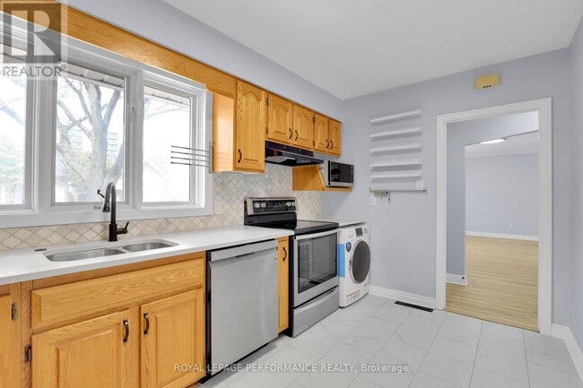 Photo - 934 Smyth Rd