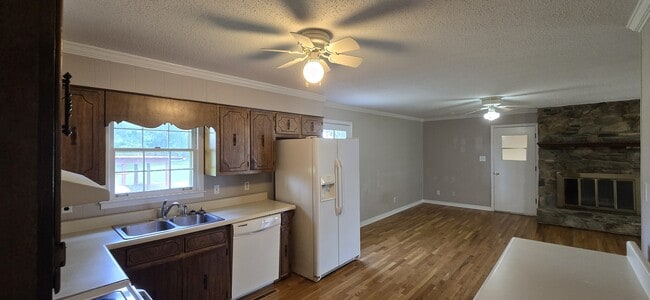 Photo - 204 Iris Dr