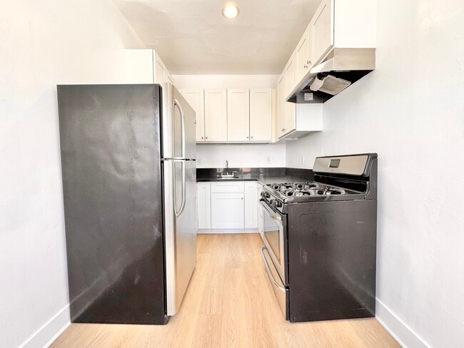 Building Photo - 4811 Melrose Ave Unit 108 Rental