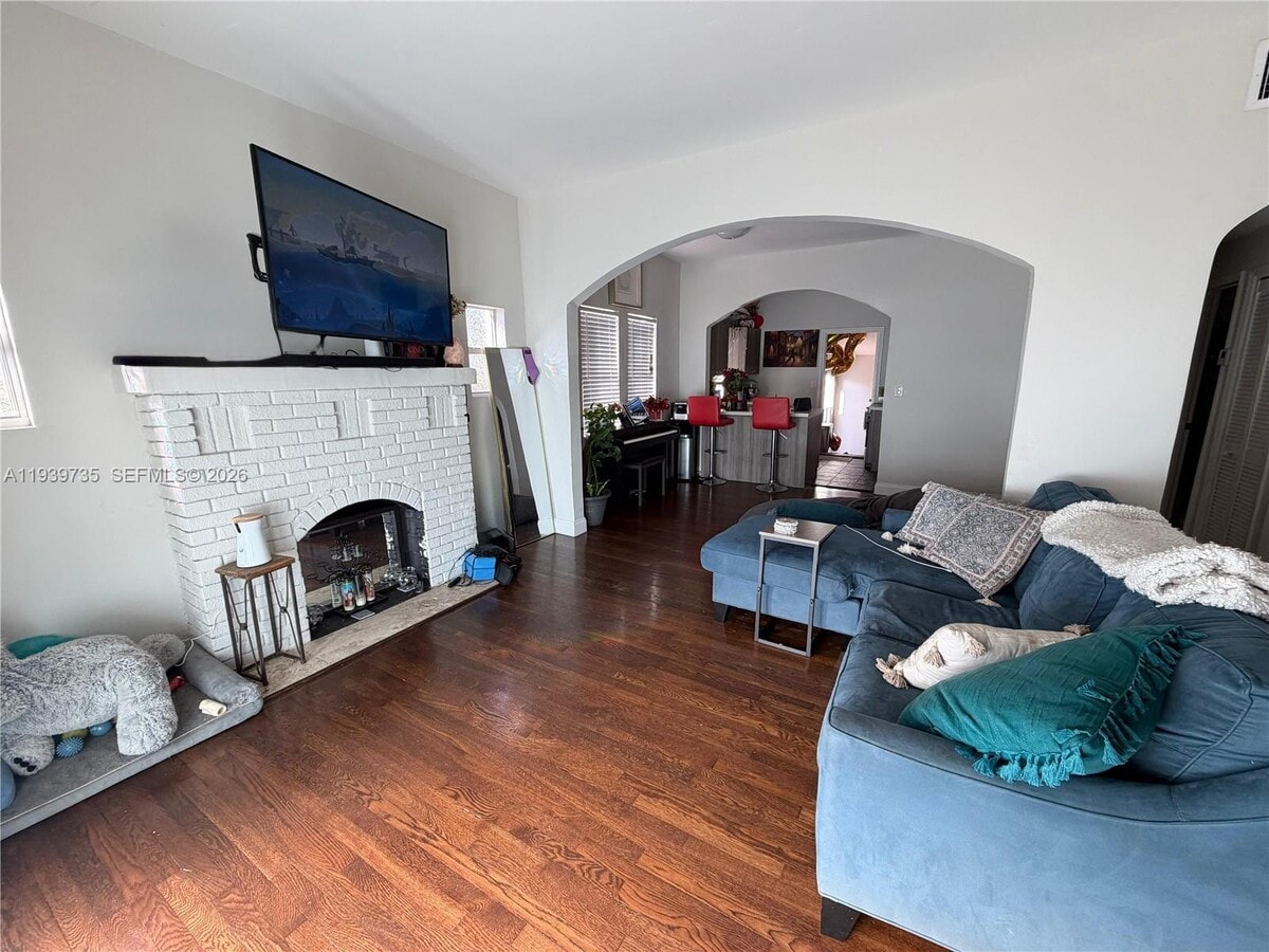 Photo - 109 NW 48th St