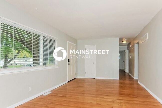 Photo - 3 Bedroom Pet-Friendly Home in FLORISSANT,...