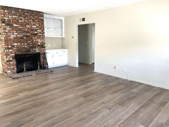 1704 S Fern Ave Unidad 1704 Fern Avenue