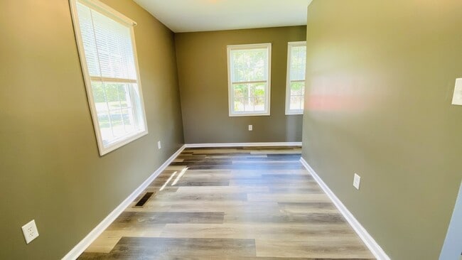 Photo - 847 Skipwith Rd
