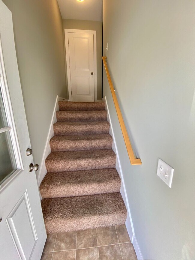 834 Grand Ave NE Unit B