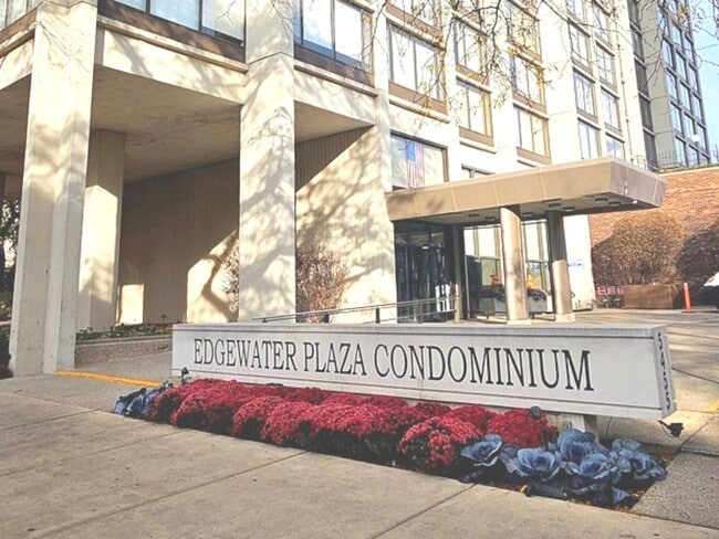 Building Photo - 5455 N Sheridan Rd Unit 1807