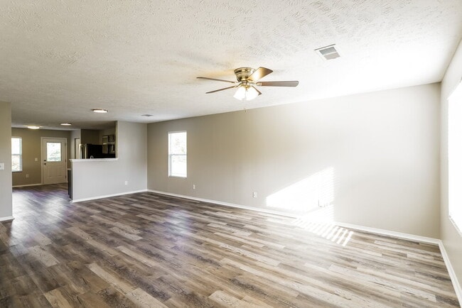 Photo - 2761 Sutherland Dr