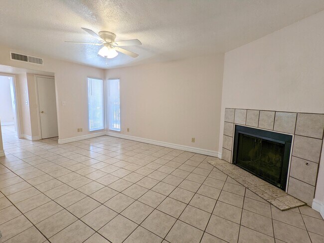 Photo - 8816 Norton St