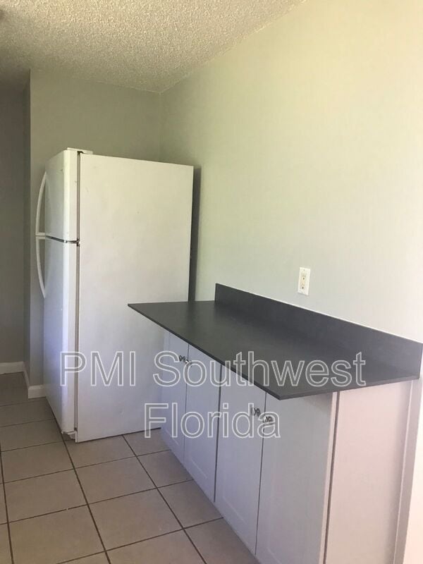 Photo - 141 W Perry Ln