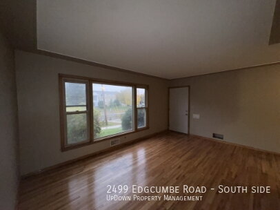 Photo - 2499 Edgcumbe Rd Unit South side