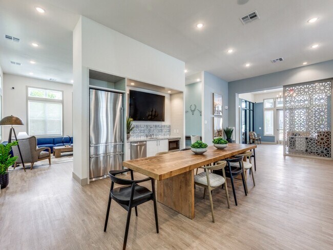 Photo - Carson Crossing